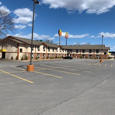 Super 8 By Wyndham Tilton/Lake Winnipesaukee Extérieur photo
