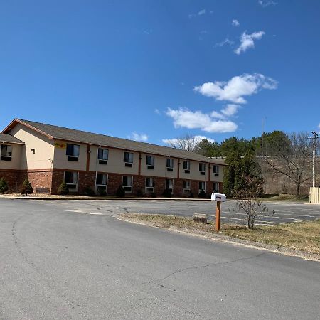 Super 8 By Wyndham Tilton/Lake Winnipesaukee Extérieur photo