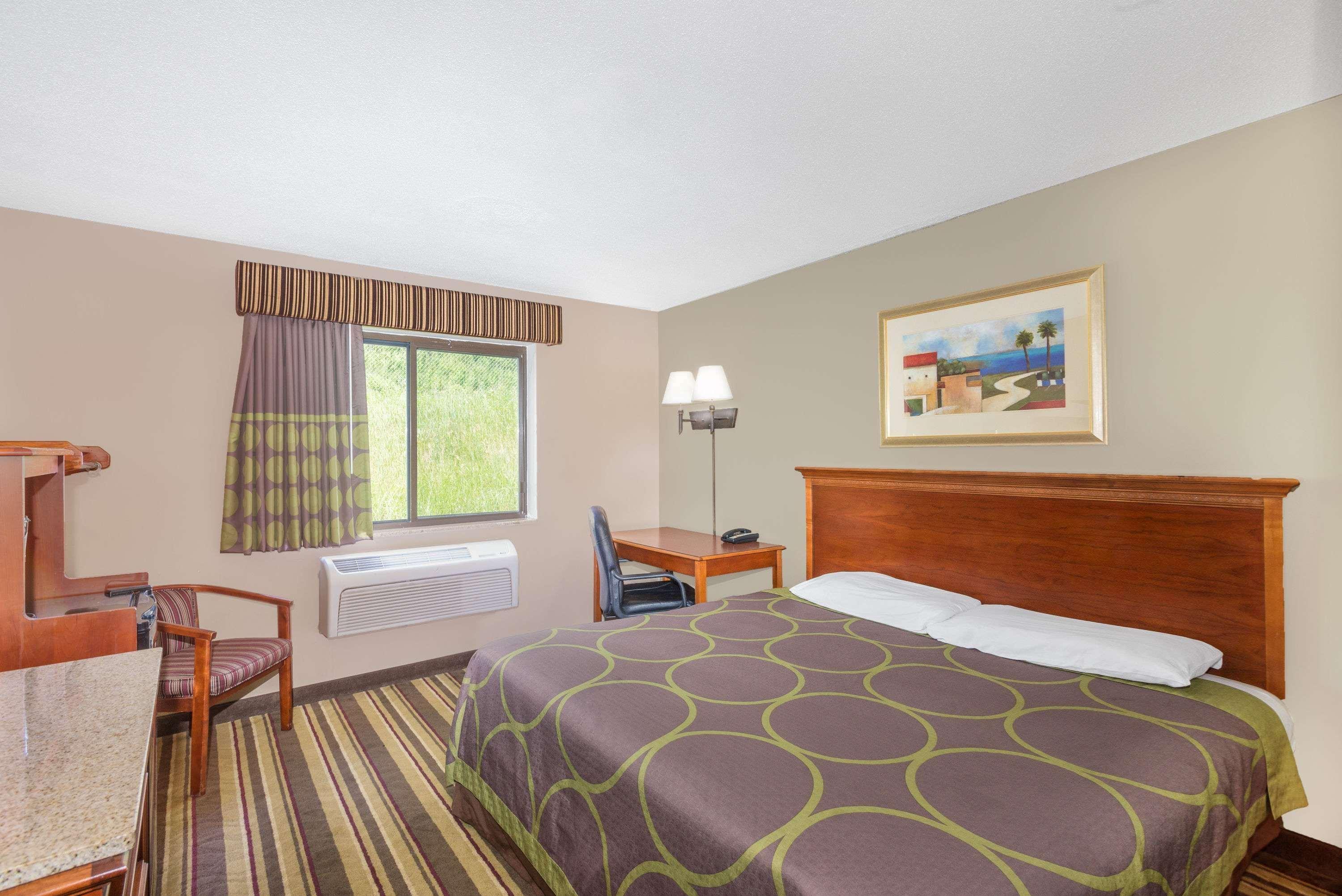 Super 8 By Wyndham Tilton/Lake Winnipesaukee Extérieur photo
