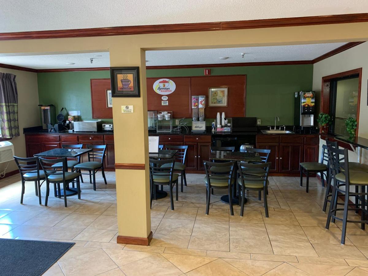 Super 8 By Wyndham Tilton/Lake Winnipesaukee Extérieur photo